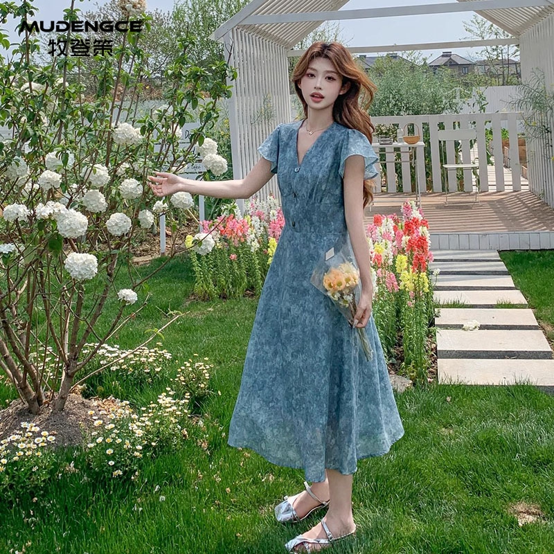 蓝色今年流行性感V领连衣裙女夏新款超火小个子长裙轻熟风收腰裙