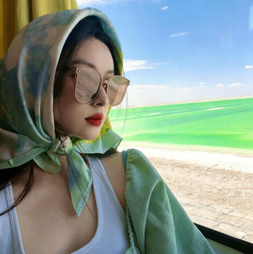 法式油画风小丝巾花朵方巾女2026春夏新款高级感防晒头巾发带领巾