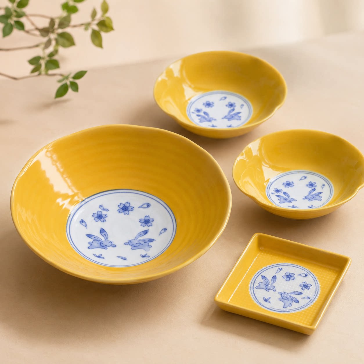 日本进口可爱明黄樱花兔陶瓷餐具日式米饭碗汤碗甜品盘骨碟深菜盘