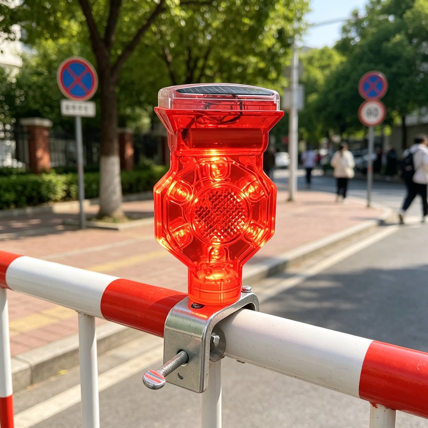 太阳能梅花灯红色警示灯道路施工围挡栏杆频闪路障灯路锥灯信号灯