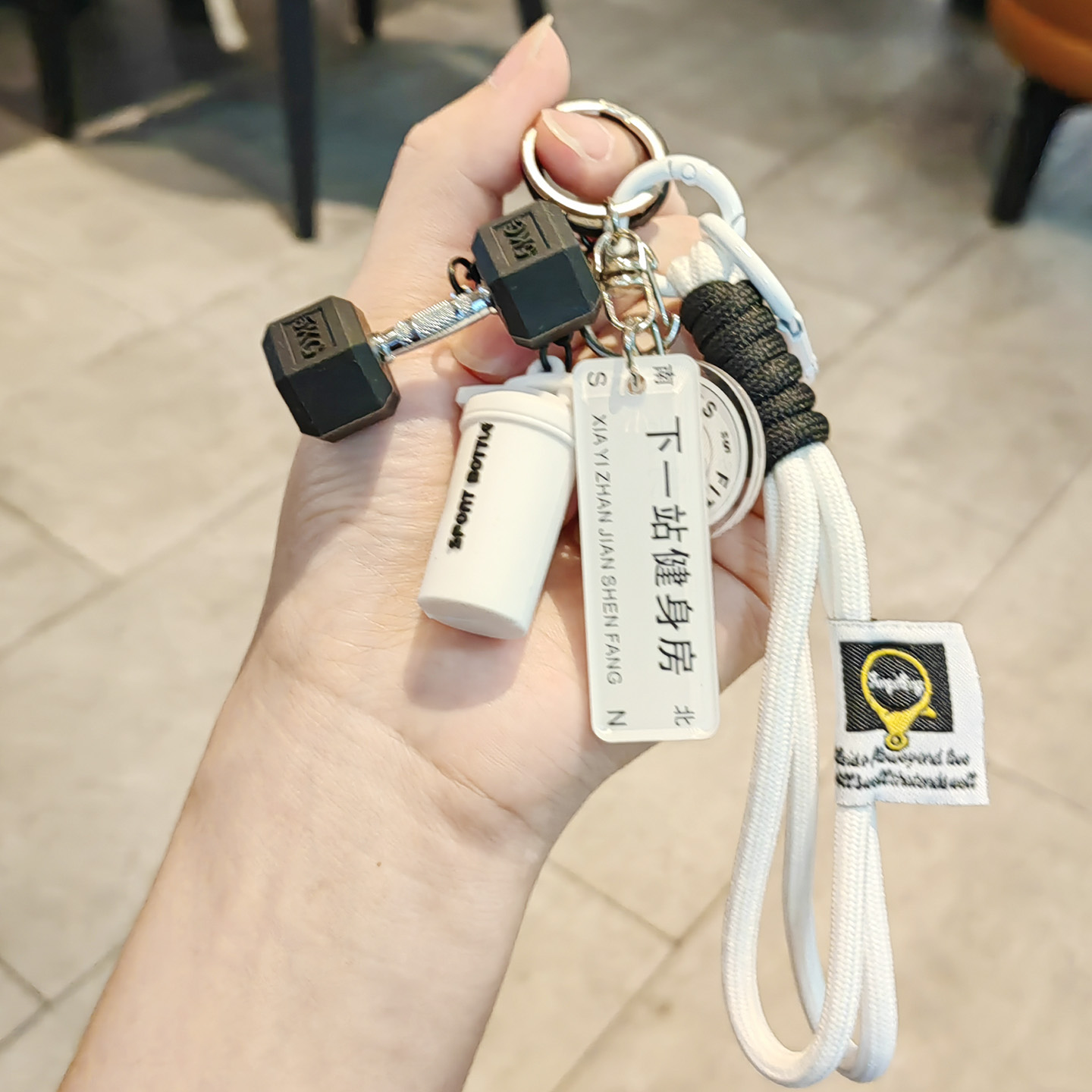 创意杠铃水杯挂件健身钥匙扣哑铃运动礼物训练挂饰力量周边手办女