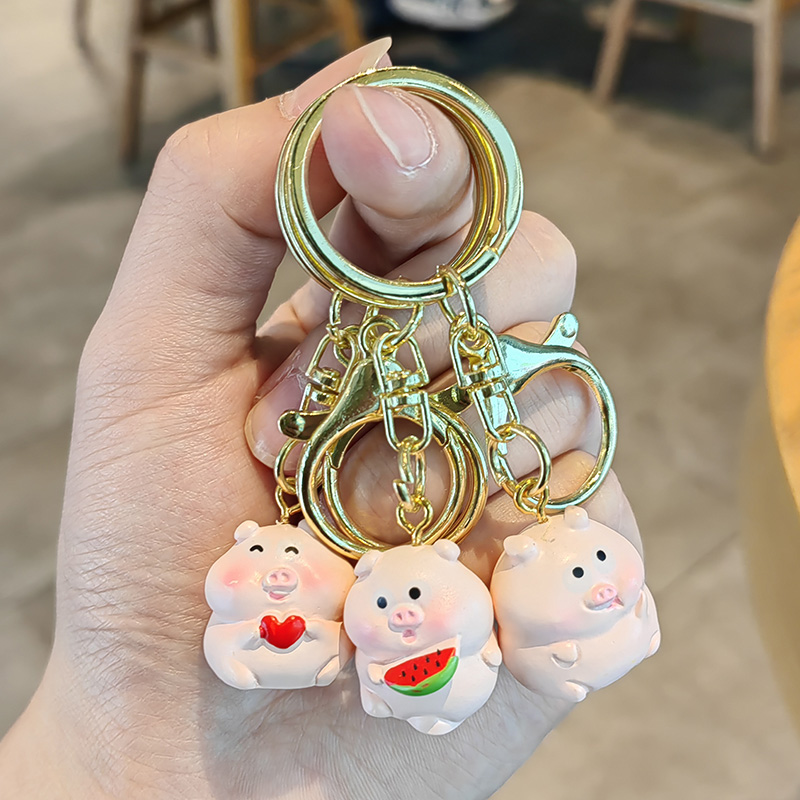 立体可爱吃瓜爱心小猪猪钥匙扣