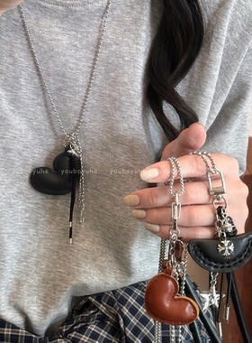 皮质爱心吊坠项链毛衣链大气高档高级感冬季卫衣链个性ins风配饰