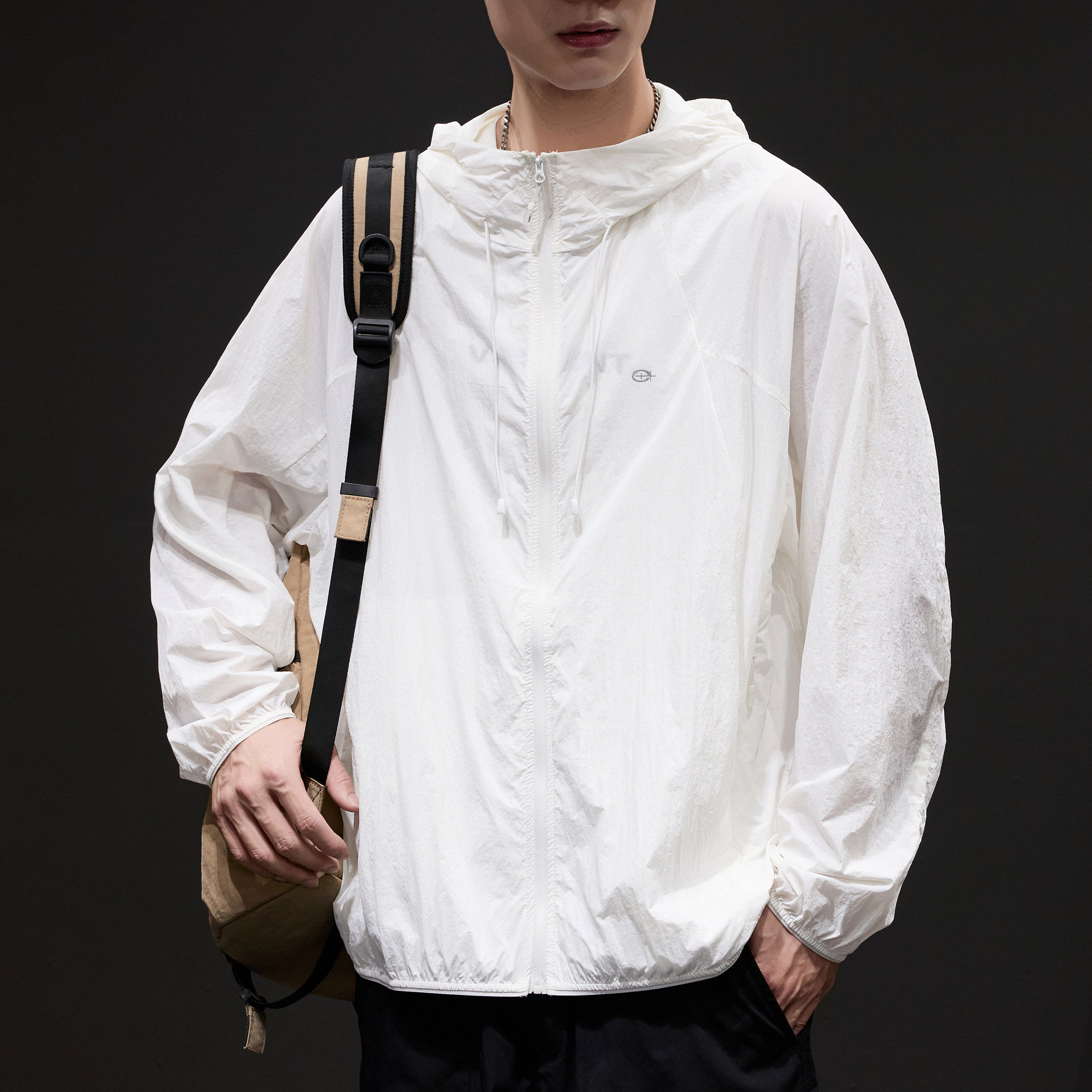 男士轻薄防晒衣2026夏季连帽户外运动外套白色速干防晒服