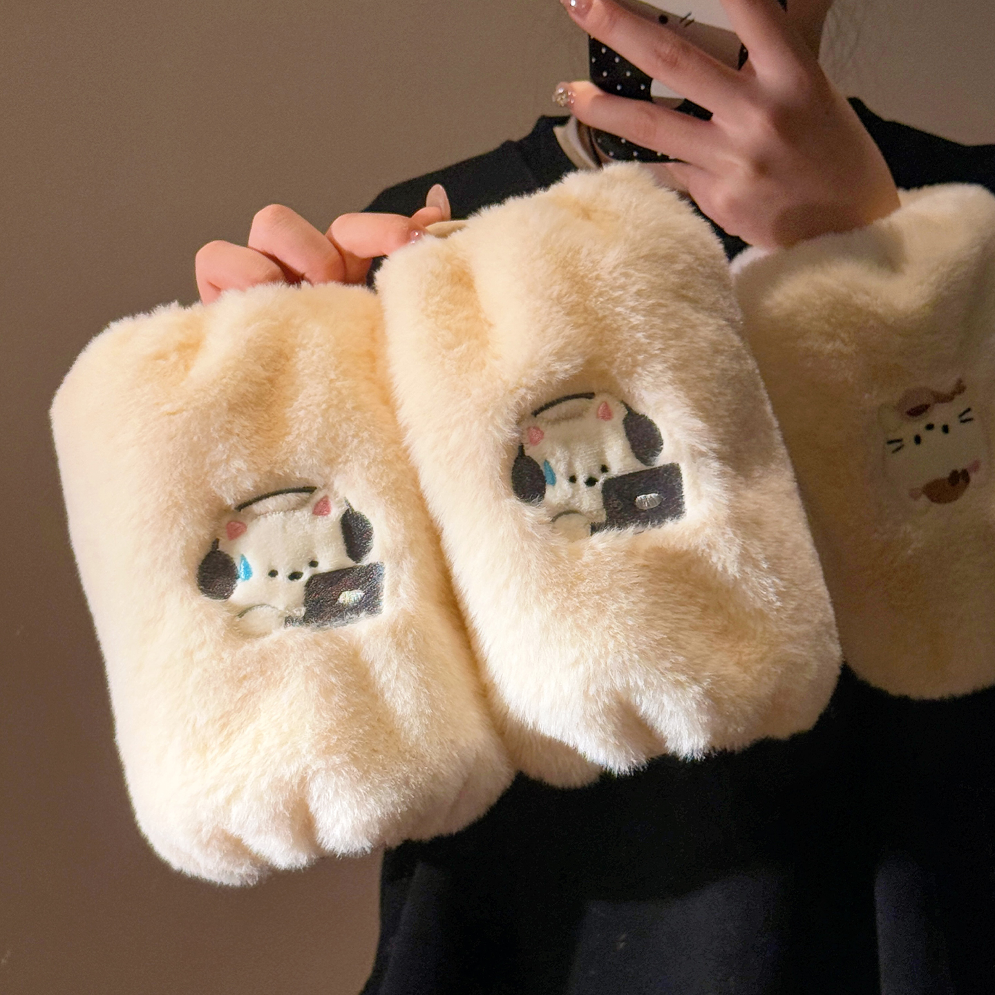 可爱小狗毛绒袖套女上班耐脏防污防脏毛衣羽绒服手臂套袖手袖秋冬