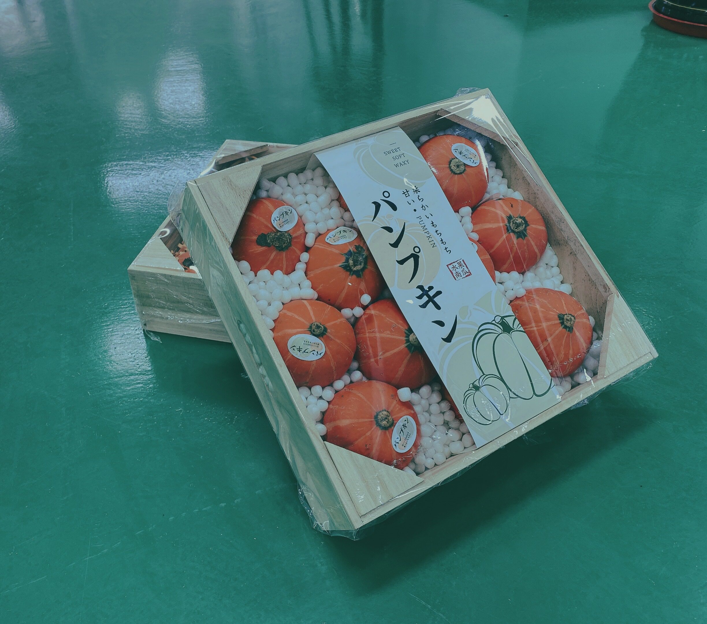 완전 분해 가능한 충진 포장 과립은 충격 방지 포장 상자 화장품 저탄소 친환경 전분 과립을 표현합니다