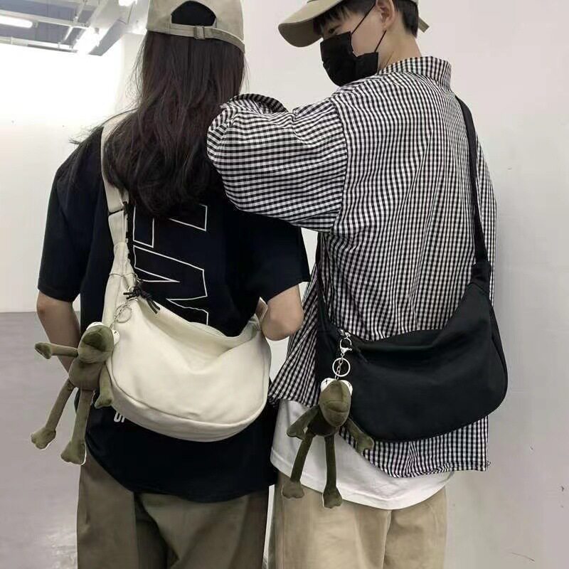 挎包男潮牌日系休闲帆布包单肩包街头时尚运动嘻哈斜跨包ins大包
