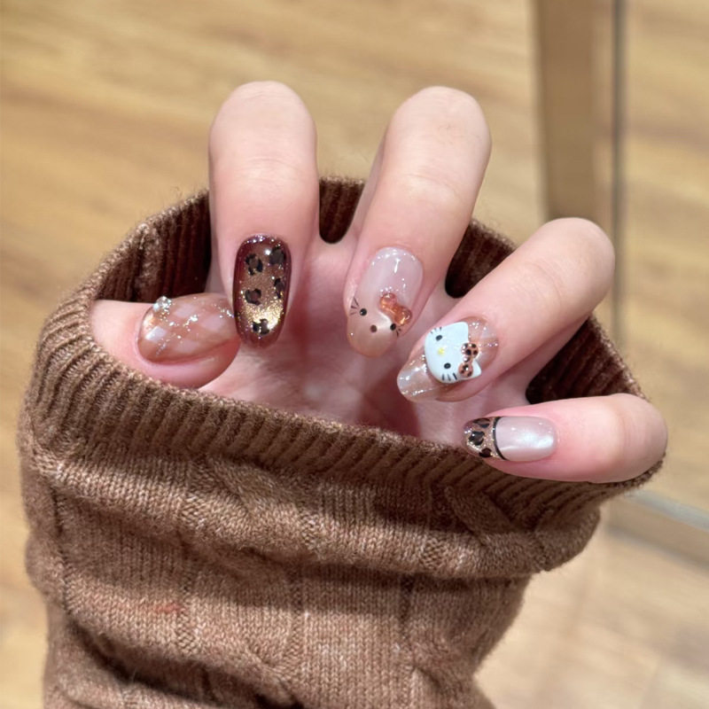 穿戴甲短款小红书爆款豹纹Kitty摩卡棕美拉德立体钻可爱氛围美甲