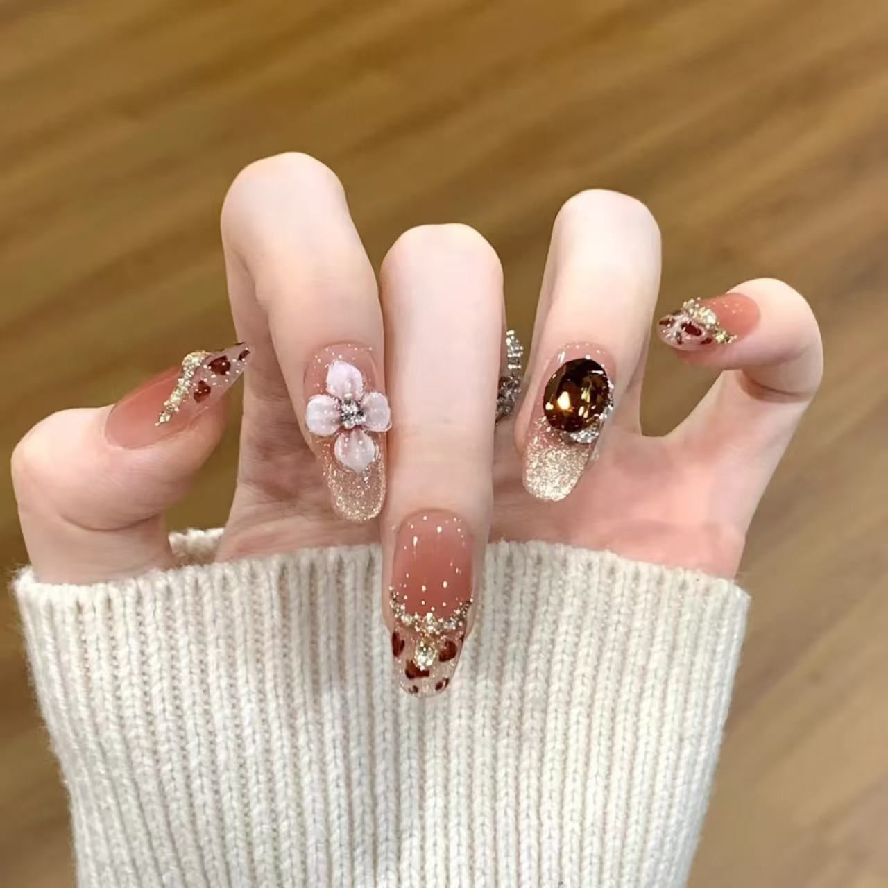 手工穿戴甲秋冬豹纹气质法式猫眼冰晶雕花甲片高级感轻奢显白美甲