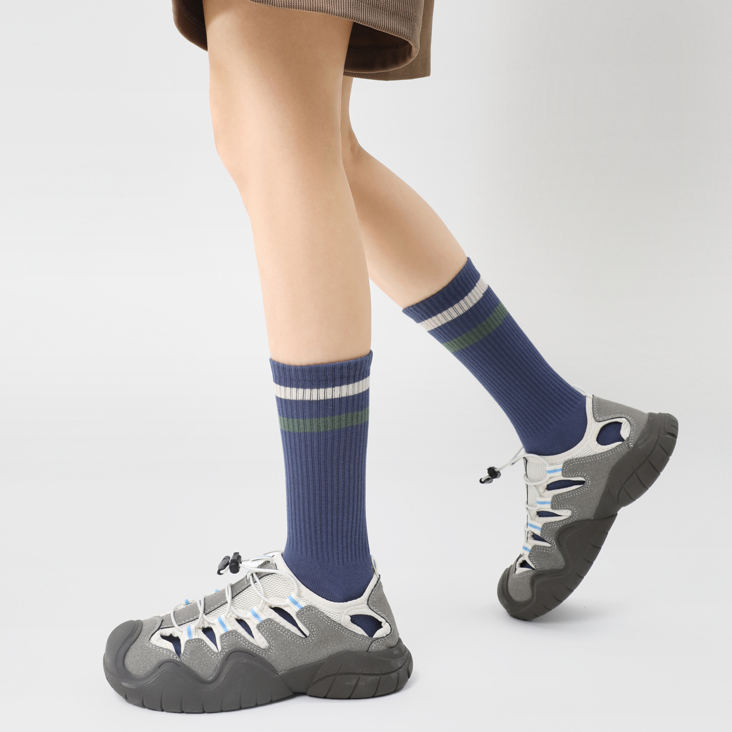 纯棉吸汗透气运动中筒袜配鲨鱼裤