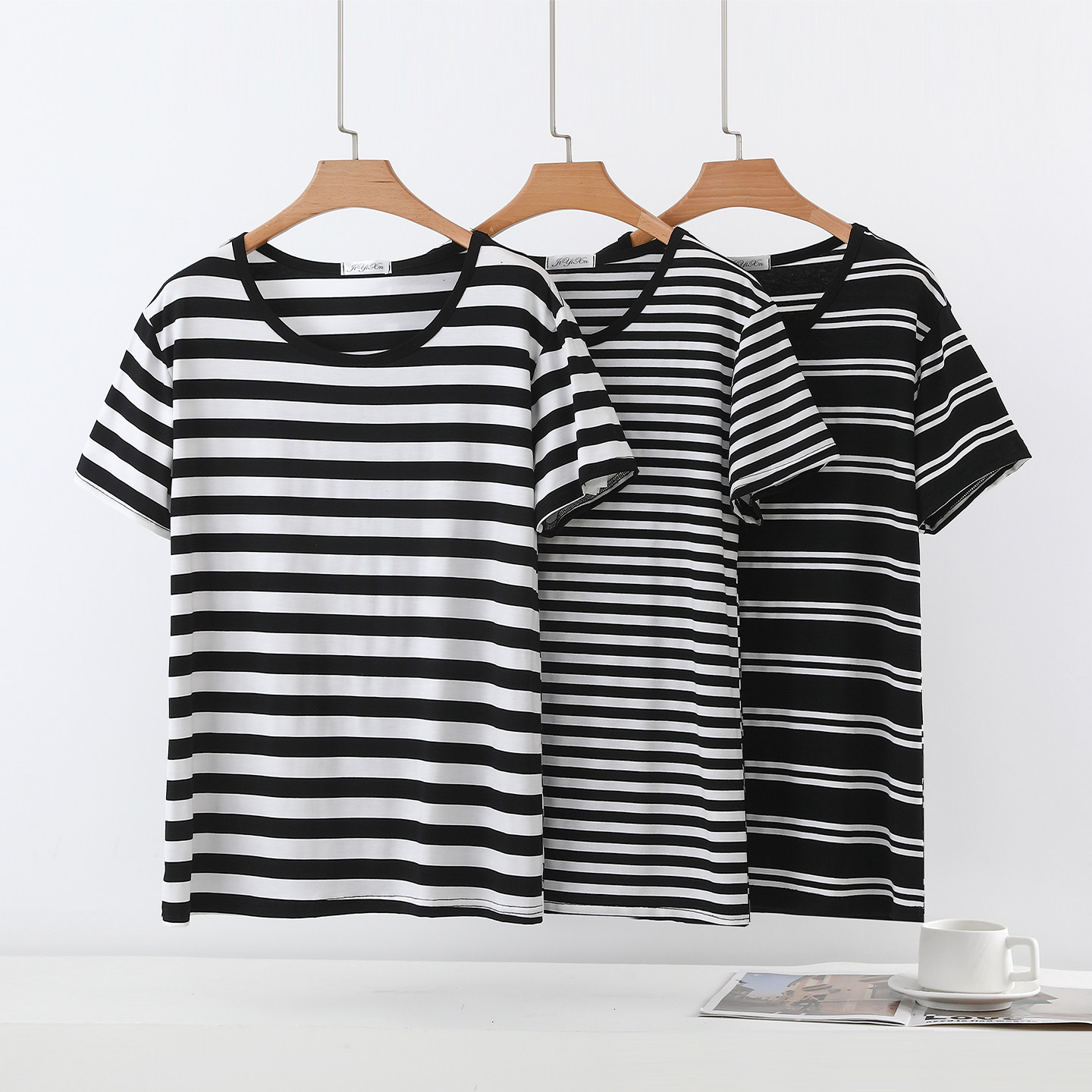 女夏薄款半袖内搭打底衫莫代尔圆领短袖T恤外穿大码黑白条纹上衣
