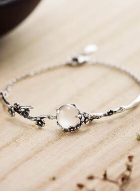 法国gentle motto镀925镶嵌月光仿白玉髓梅花女手链送朋友个性