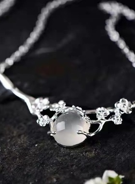 法国gentle motto镀925镶嵌仿月光白玉髓月影寒梅项链潮送女朋友