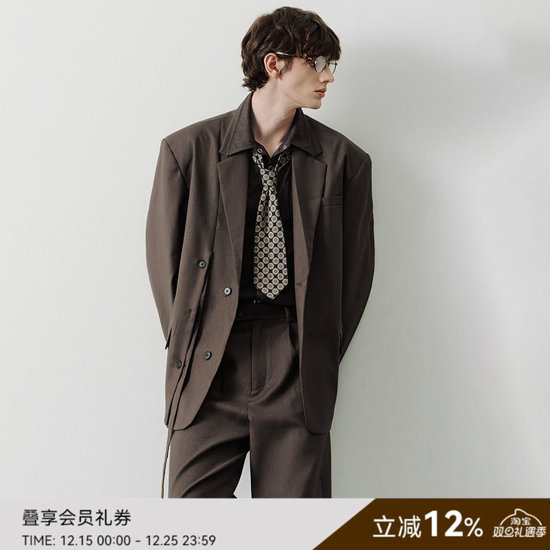 SAME FLOW 秋日美拉德色系麻混纺感前侧开叉飘带挺括咖色西装男