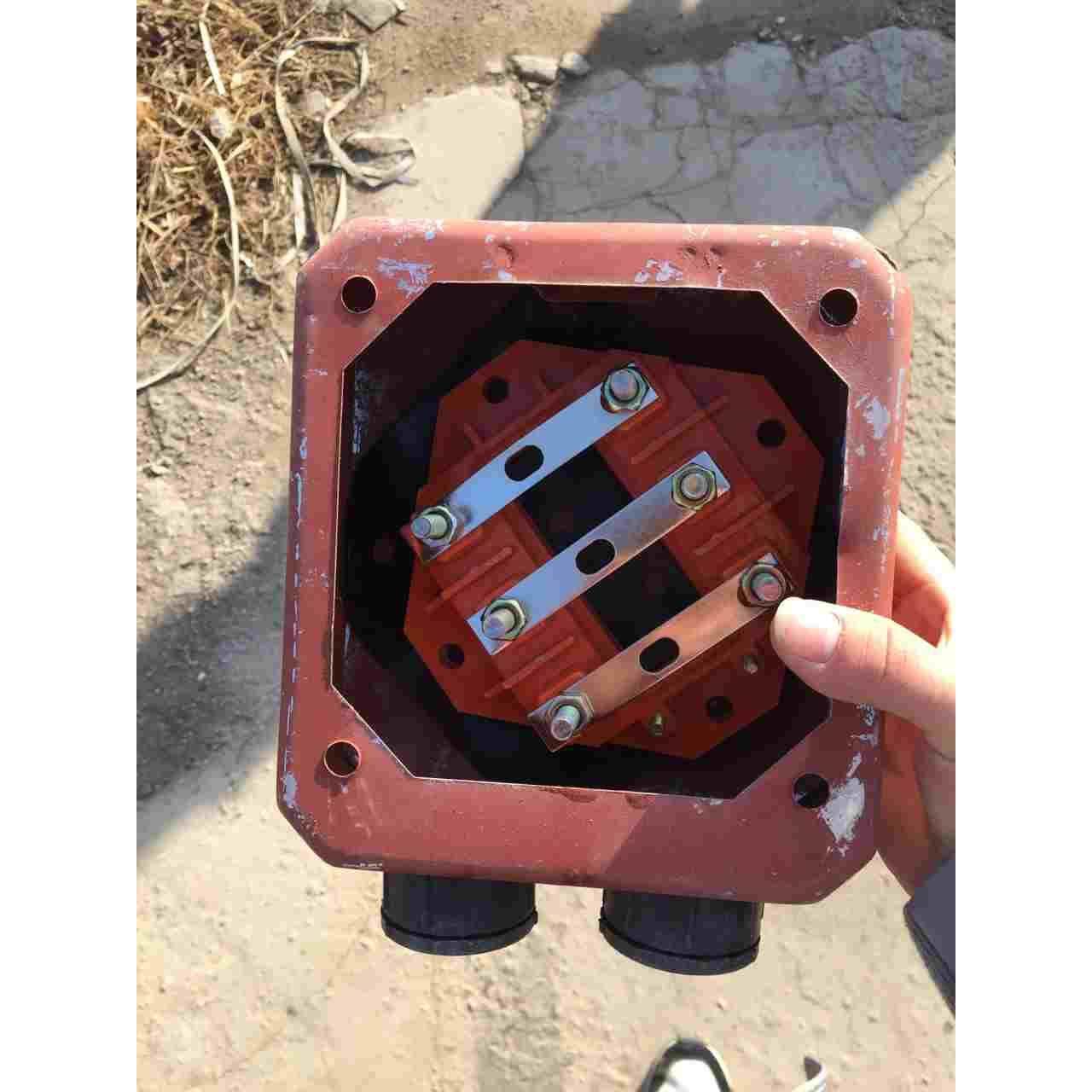 电机接线柱铁皮接线盒Y2 200-225 250 280 315 355绝缘接线柱