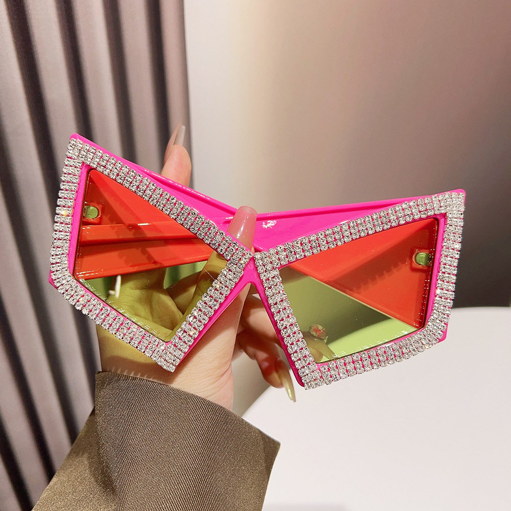 英国moleubak新款猫眼镶钻大框墨镜女高级感ins大脸显瘦太阳镜