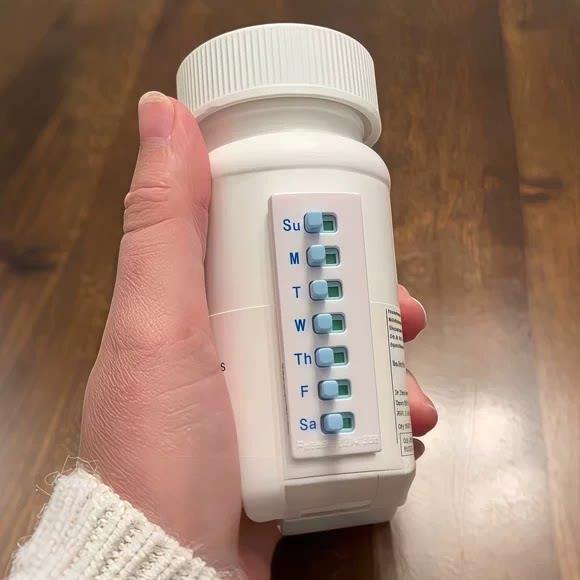 小东西大用途|吃药提醒盒健忘老人吃药提醒吃药神器一周一天一次