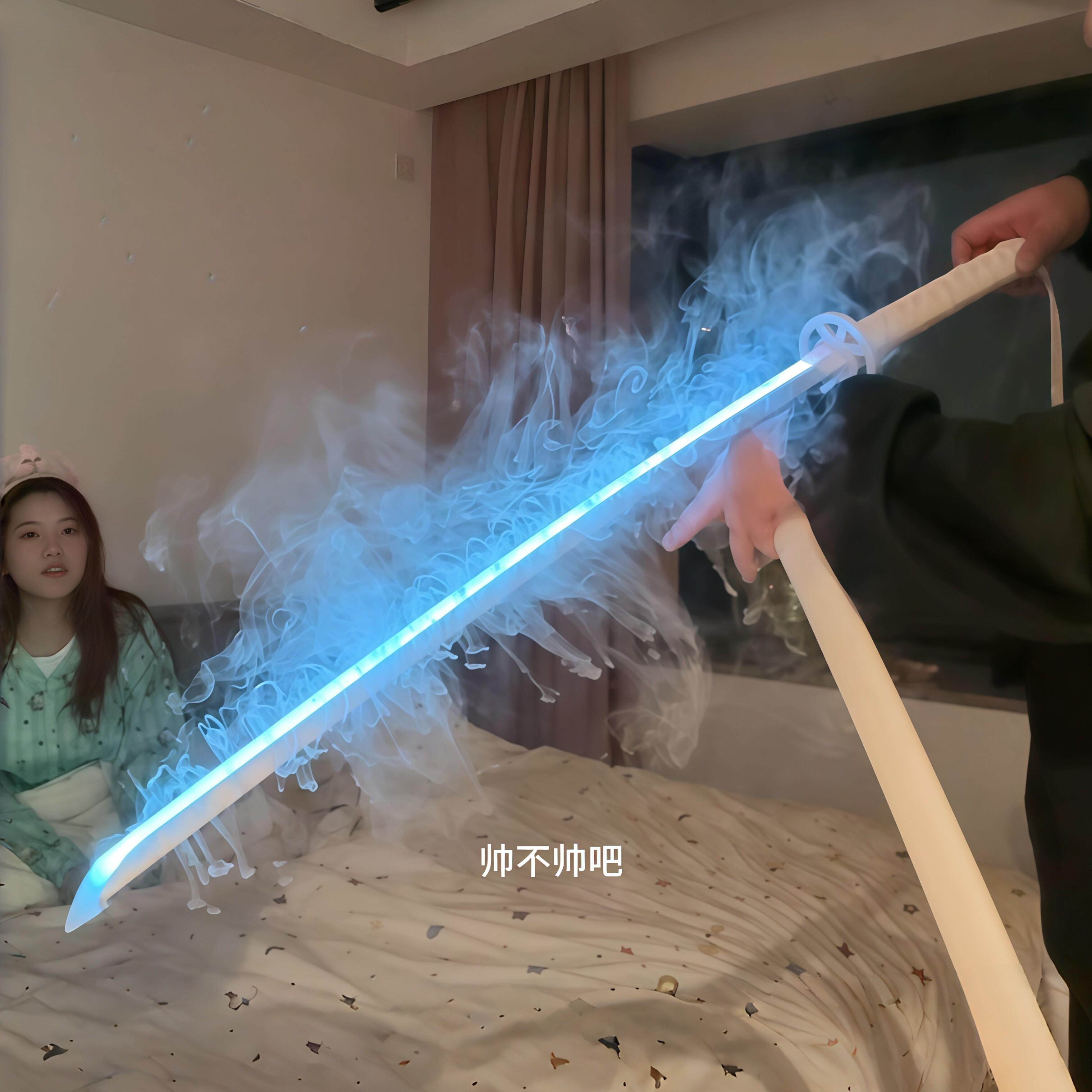 烟雾袖白雪武士刃可冒烟变色充电款七彩炫酷光剑儿童玩具六一礼物