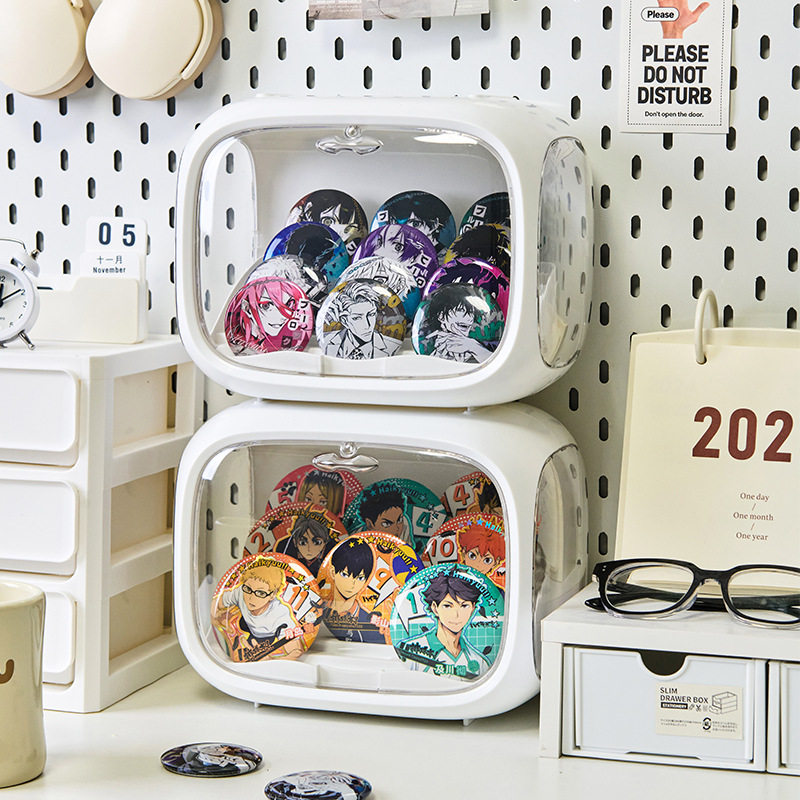 徽章动漫吧唧收纳盒防尘防潮置物架周边谷子卡牌展示盒太空舱收纳