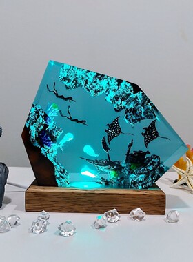 新款双髻鲨和潜水员珊瑚礁木灯环