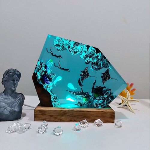新款双髻鲨和潜水员珊瑚礁木灯环