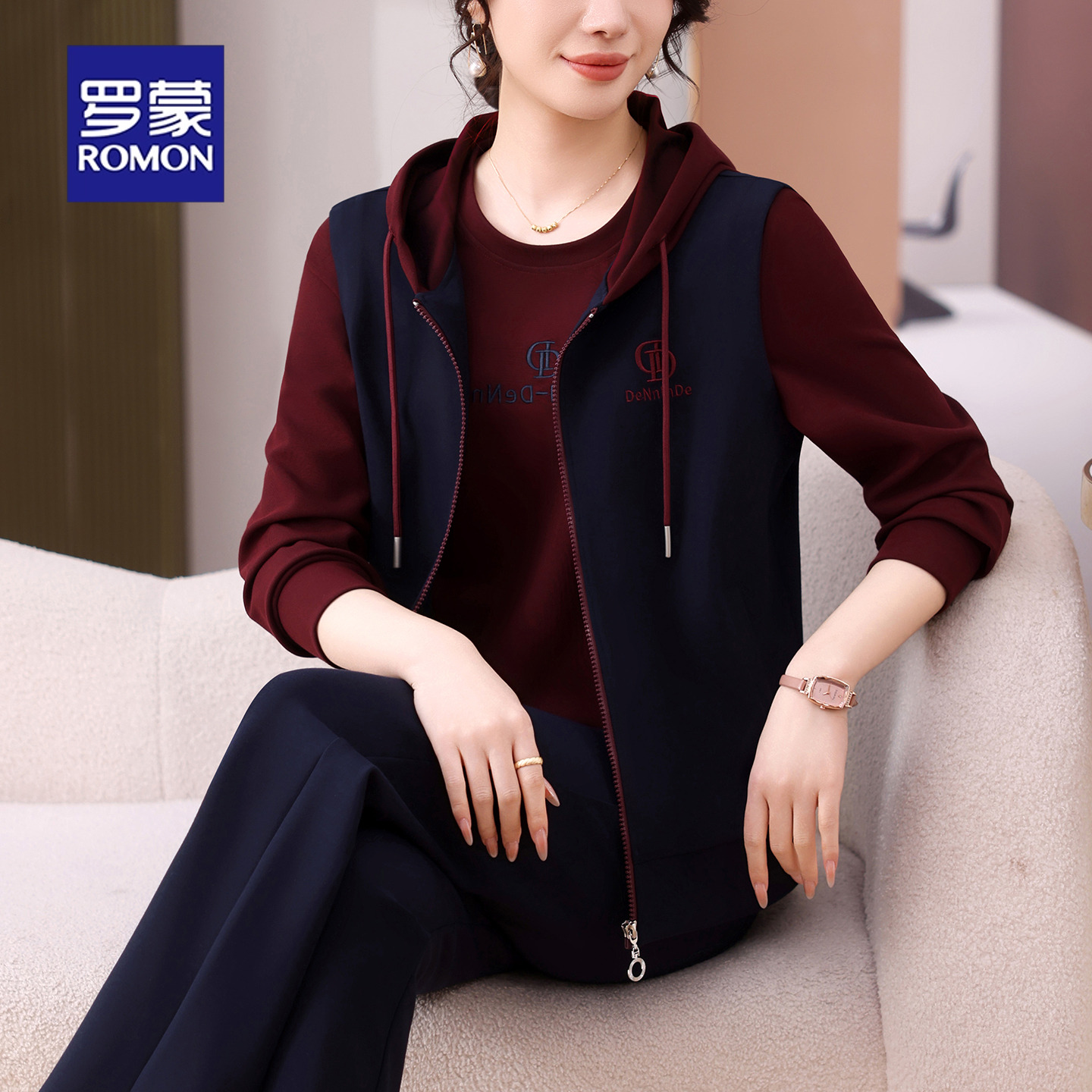 罗蒙中年妈妈秋季2025新款三件套中老年女春秋马甲款休闲运动套装