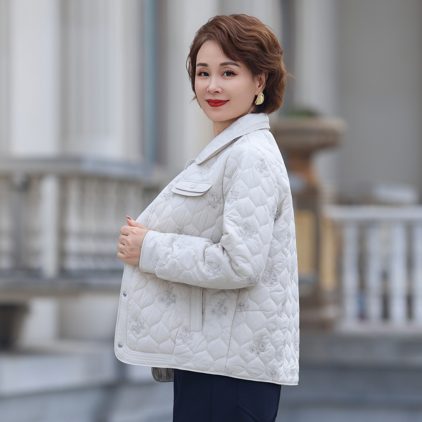 罗蒙中年妈妈冬装厚款外套轻薄羽绒棉服2025新款中老年女秋冬棉袄