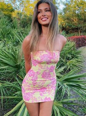 CNYISHE街头性感辣妹修身型一字肩露背吊带连衣裙小众气质高级感