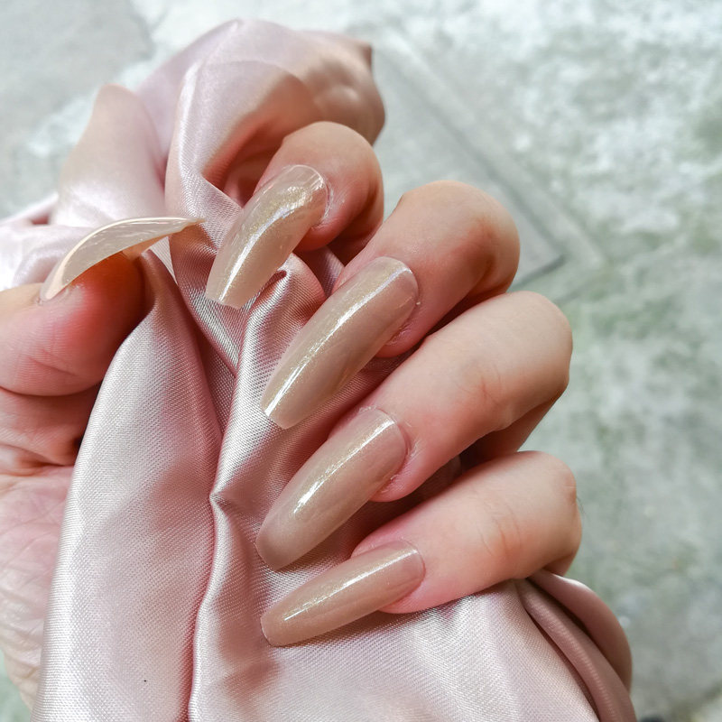 欧美卡戴珊肌肤珠光穿戴甲2023年秋冬长款芭蕾微闪裸色美甲假指甲