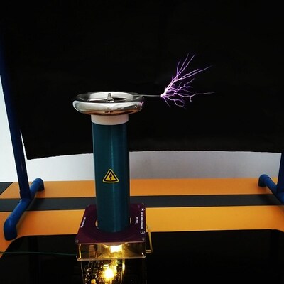 Cool! Tesla Coil desktop-grade integrated solid-state music