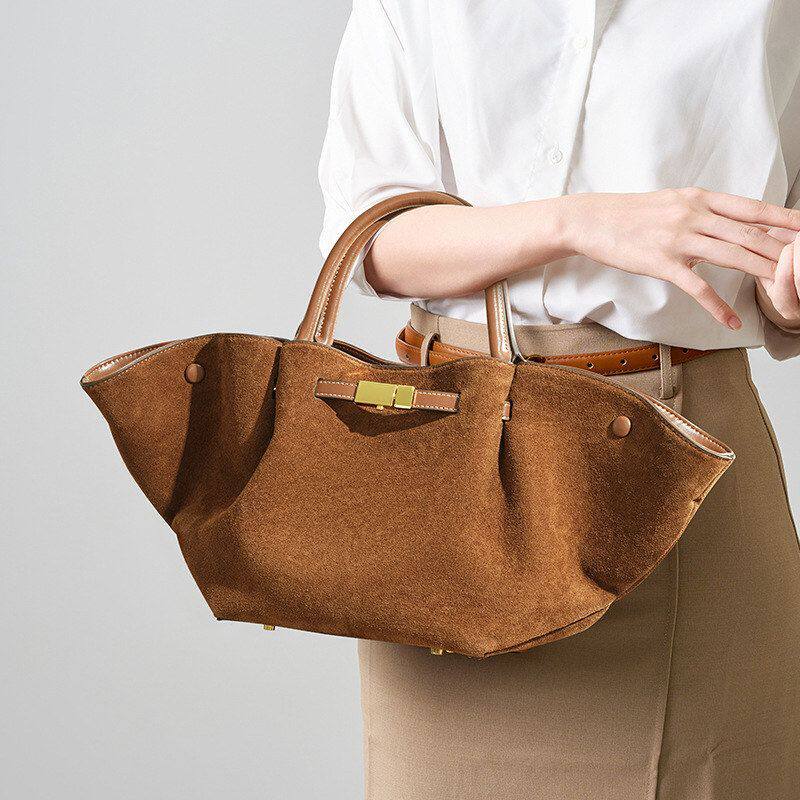 翅膀锁扣上班斜挎女大容量手提饺子包磨砂麂皮通勤高级感托特包