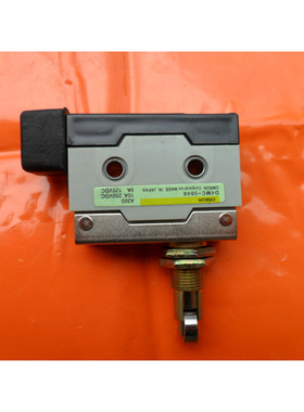 行程限位开关D4MC-5040微动滚轴竖塞柱复位一开一闭AZ7312TZ-7312