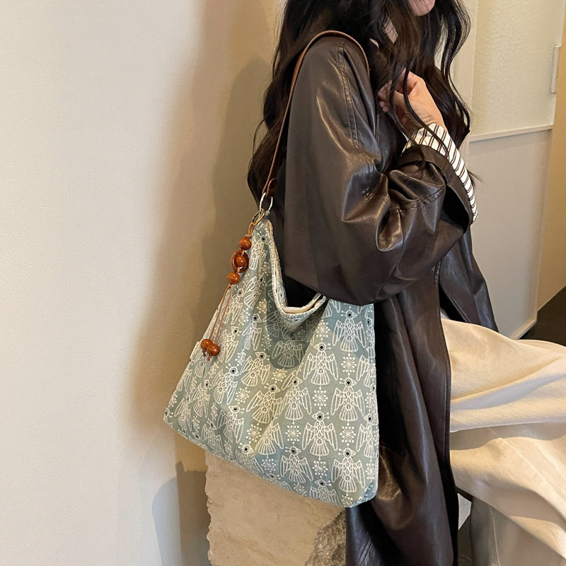 夏季新款小众文艺大容量刺绣复古新中式女生气质时尚百搭单肩包