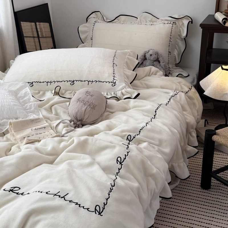 欧式轻奢千金风白花边刺绣牛奶绒冬季四件套加厚珊瑚绒三件套床笠