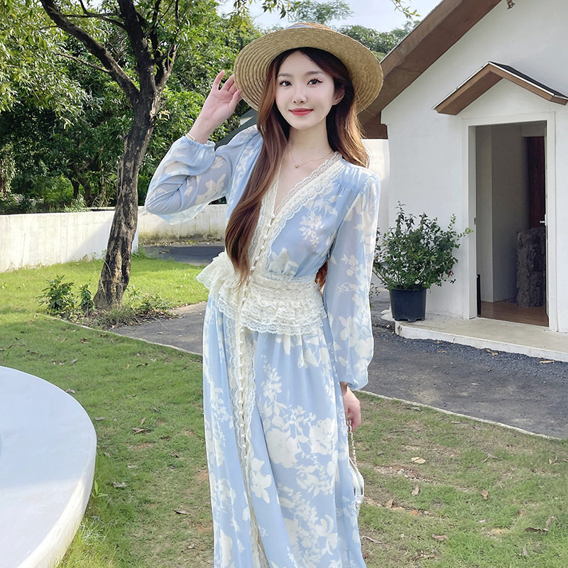 赴一场爱意之约 重工珍珠扣花边蕾丝显瘦连衣裙春夏收腰V领长裙
