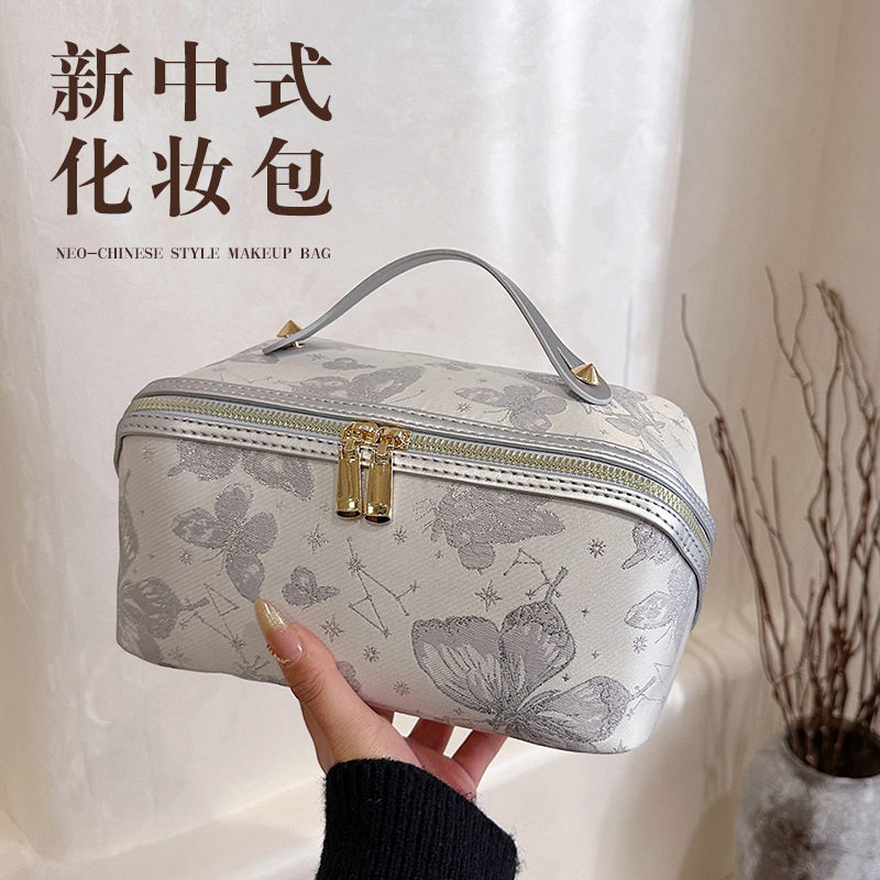 新款化妆包民族风时尚枕头刺绣花色手提包防泼水大容量旅行收纳包