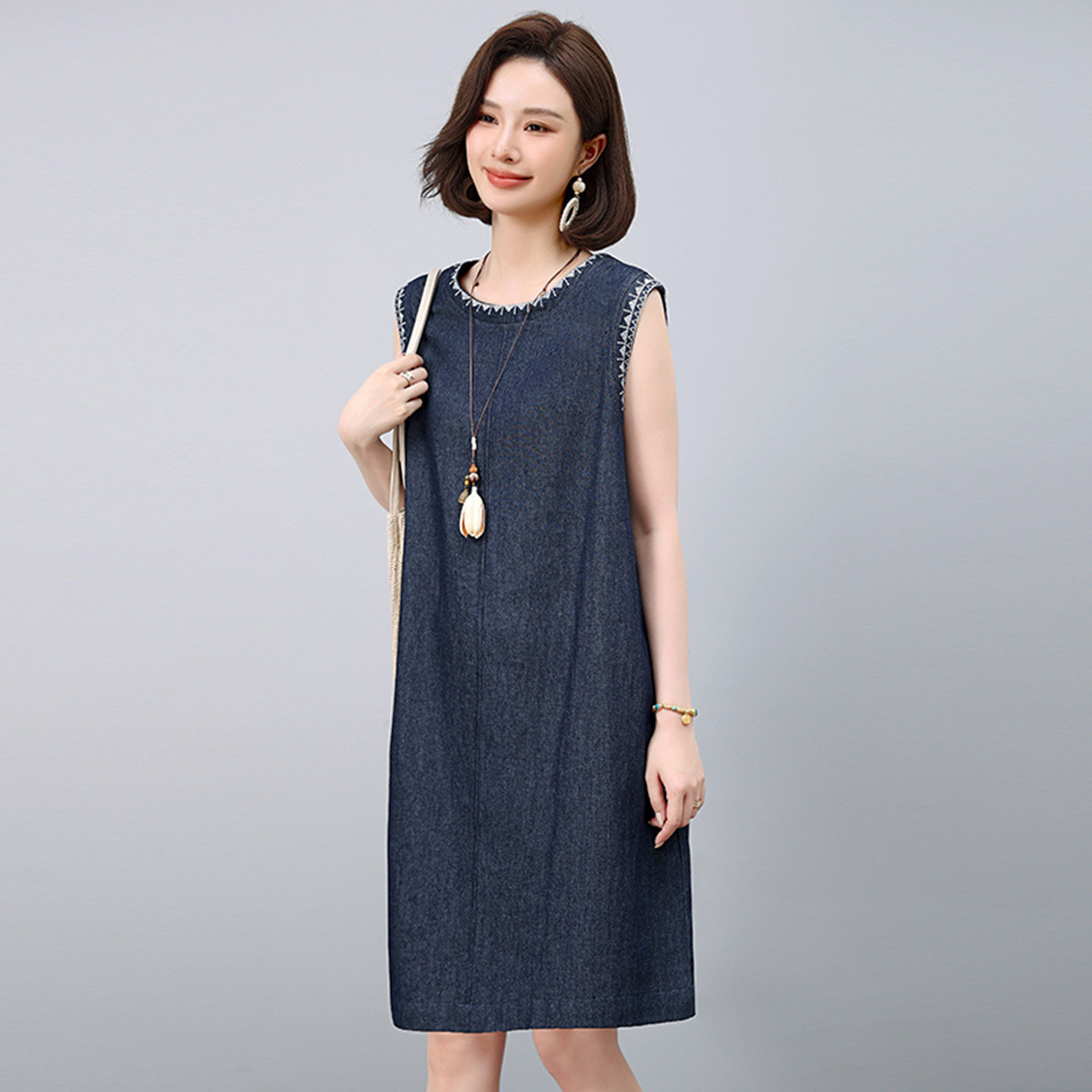 大圆领无袖牛仔连衣裙女2025年夏季中长款韩版显瘦气质佳凉快透气