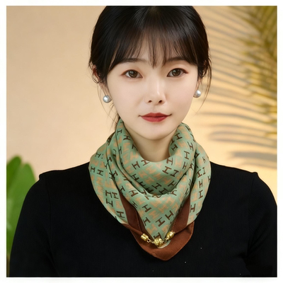 2025新款磁吸扣方巾三角巾春秋冬时尚高级感围脖护脖保暖丝巾