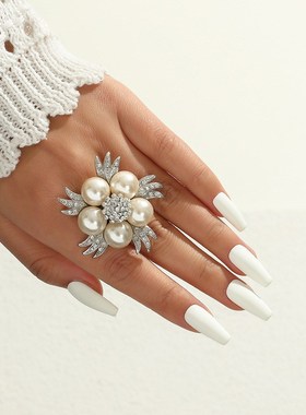 HighEnd Exaggerated Diamond Pearl Flower Ring Retro Delicate