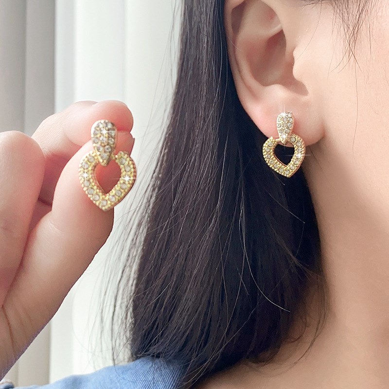 Vintage Pearl Heart Earrings Light Luxury Versatile Womens E