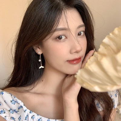 Elegant Long Pearl Fish Tail Earrings Light Luxury Round Fac