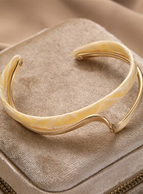 European Luxury European Luxury HighEnd Twist Bracelet Gold