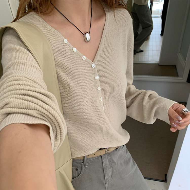 英国cherrykoko韩迅 贝壳扣v领休闲长袖显瘦针织衫女秋季纯色