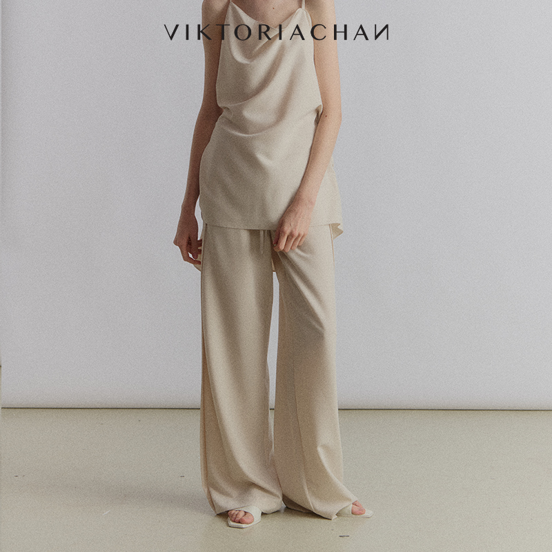 一字松紧腰穿着自在，搭配抽绳绑带方便收束