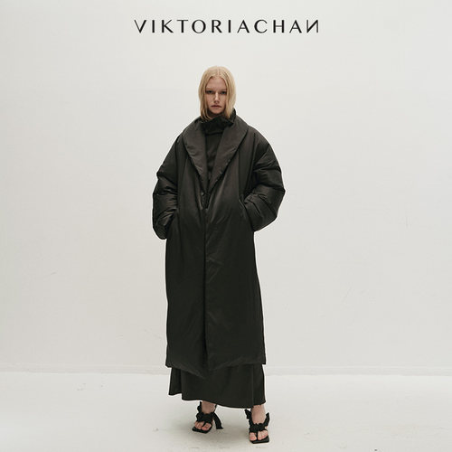 VIKTORIACHAN秋冬成衣系列 宽松长袍式羽绒服松弛轻裹美学外套女