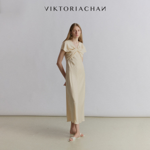 VIKTORIACHAN春夏新款成衣系列 褶皱纽结设计直筒短袖连衣裙