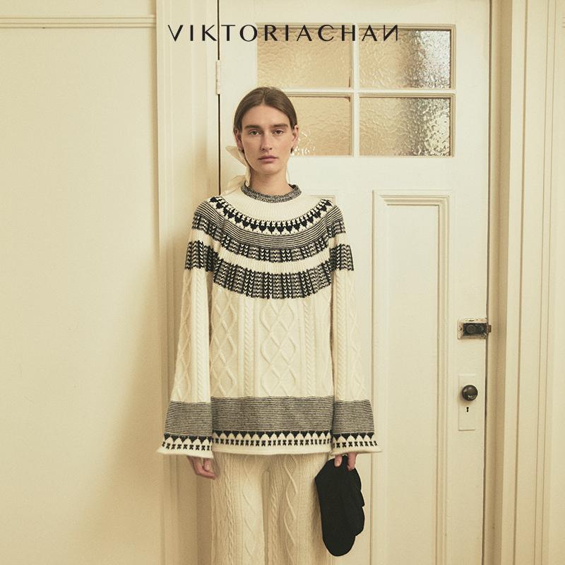 VIKTORIACHAN假日胶囊系列新品 圆领多层次立体绞花费尔岛毛衣