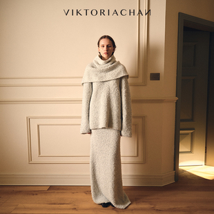 VIKTORIACHAN假日胶囊系列 亮丝脖套毛衣松紧腰半身裙套装