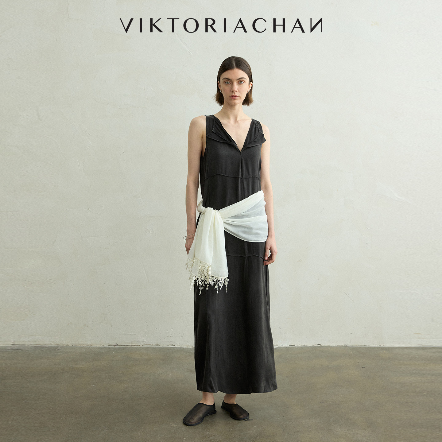 VIKTORIACHAN26PF早秋成衣系列新品 清透感蕾丝流苏长款围巾披肩