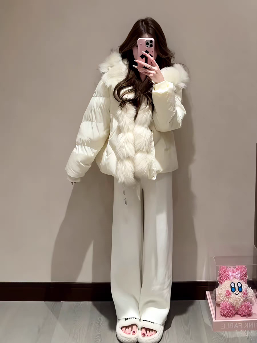 2024冬季新款韩货高级感炸街中长款白色连帽毛毛羽绒服女厚外套潮